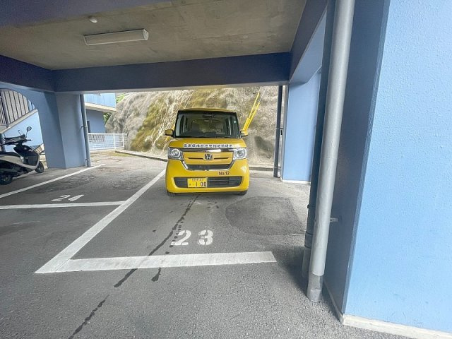アーバン石坂の駐車場