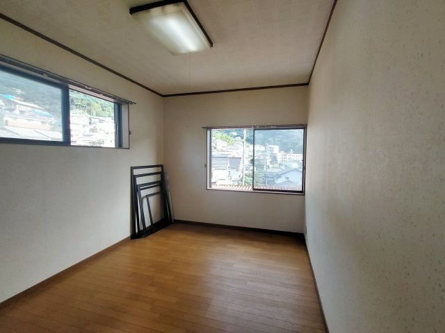 小佐世保町戸建の洋室