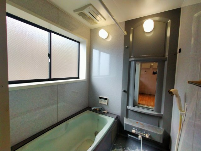 小佐世保町戸建の浴室