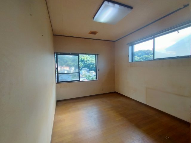 小佐世保町戸建の洋室