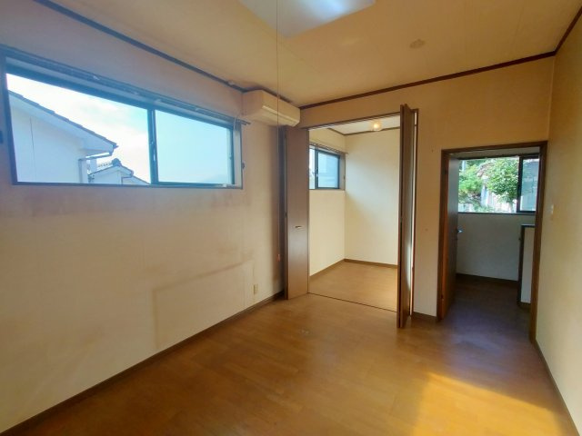 小佐世保町戸建の洋室
