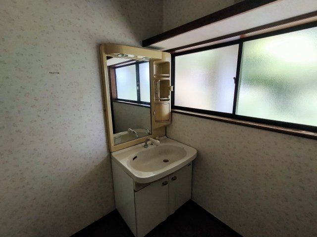 藤原町戸建ての独立洗面台