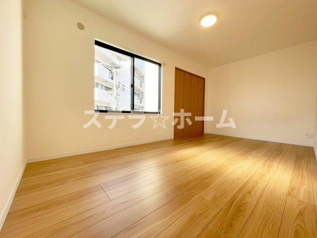 豊里1 中古戸建の洋室|広々とした洋室です