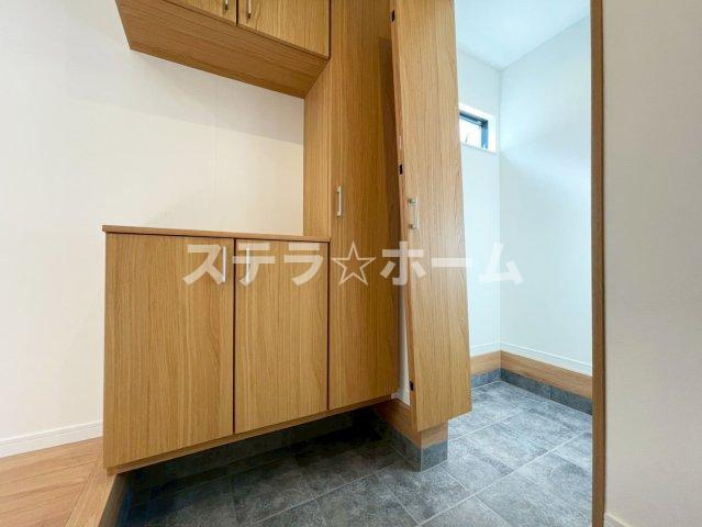 豊里1 中古戸建の玄関|ゆったりとした玄関です