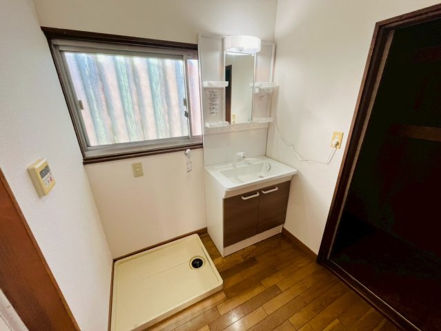 筑西市下川島-7 リフォーム物件　の独立洗面台|〇洗面所〇
新品交換済みのきれいな洗面台！気持ちよく朝の身支度ができます（＾＾）
2026年4月撮影