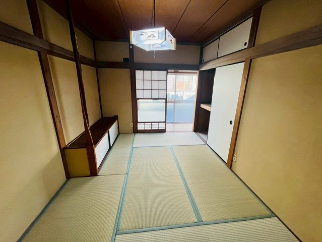 筑西市下川島-7 リフォーム物件　の和室|〇和室　6帖〇
窓から明るい日差しが差し込みます♪
2026年4月撮影