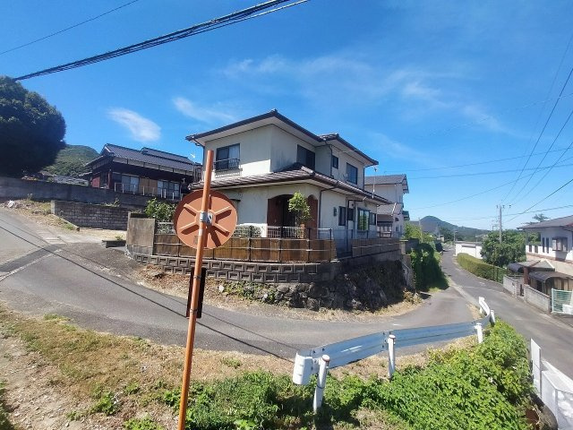吉岡町一戸建の前面道路含む現地写真