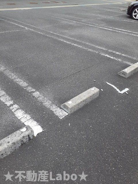 サンリットコアＡの駐車場