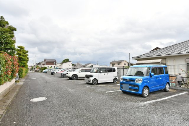 ライオンズガーデン大宮大和田公園の駐車場|当社はポータルサイト掲載物件、他社様掲載物件なども含めて複数物件をまとめてご案内可能です！気になる物件はいくつでもご気軽にお申し付けください。皆様のご連絡心よりお待ちしております。