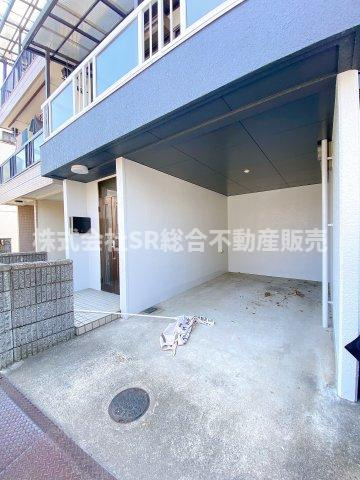 七軒家中古戸建の駐車場|お車をお持ちの方には必要な駐車場はビルトインガレージ（車種による）です！自転車・バイクも置けます。