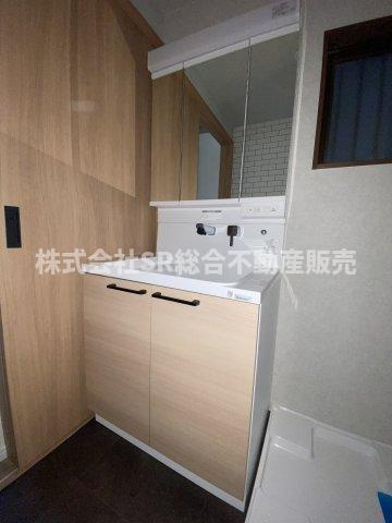 七軒家中古戸建の独立洗面台|独立洗面台、朝の身支度には欠かせません