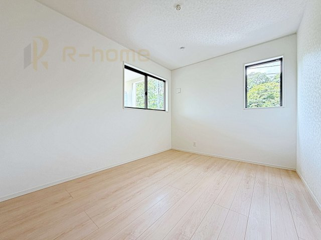常陸太田市増井町第1　新築戸建て　1号棟の洋室|2面窓の風通しの良い洋室です♪差し込む暖かな陽当たりで、室内がくつろげる空間に早変わりです♪