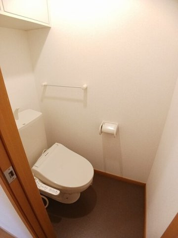 サンライズＢのトイレ|ゆったりとした空間のトイレです