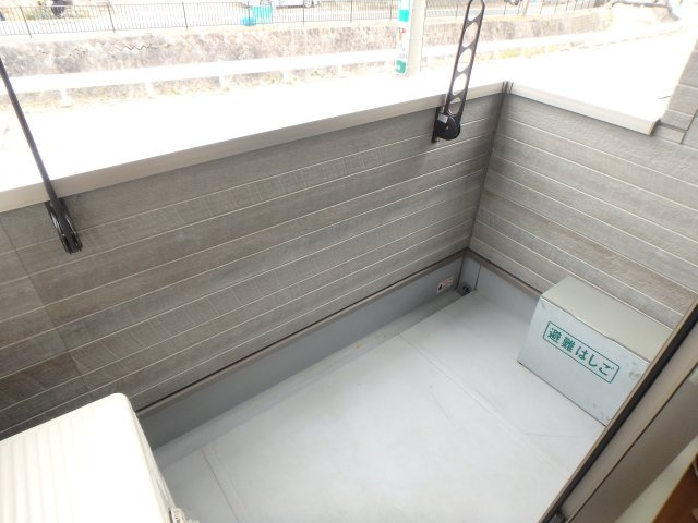 【バルコニー】 | ガーデンヒルズⅢ | バルコニーからの眺めを楽しみながら食事をしませんか