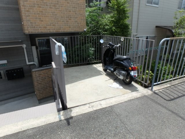 【駐車場】 | ガーデンヒルズⅢ | 駐輪場