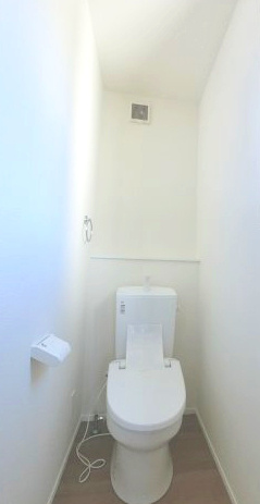 髙木瀬大字東高木1期 2号棟の内観：施工例|2階にもトイレあります。