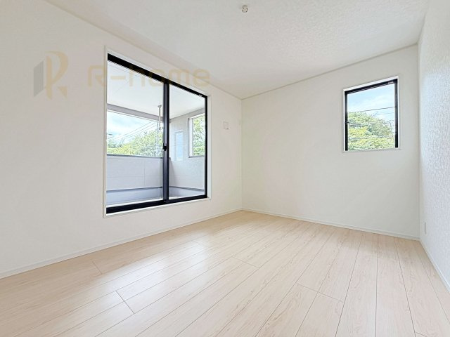 常陸太田市増井町第1　新築戸建て　2号棟の洋室|2面窓の風通しの良い洋室です♪差し込む暖かな陽当たりで、室内がくつろげる空間に早変わりです♪