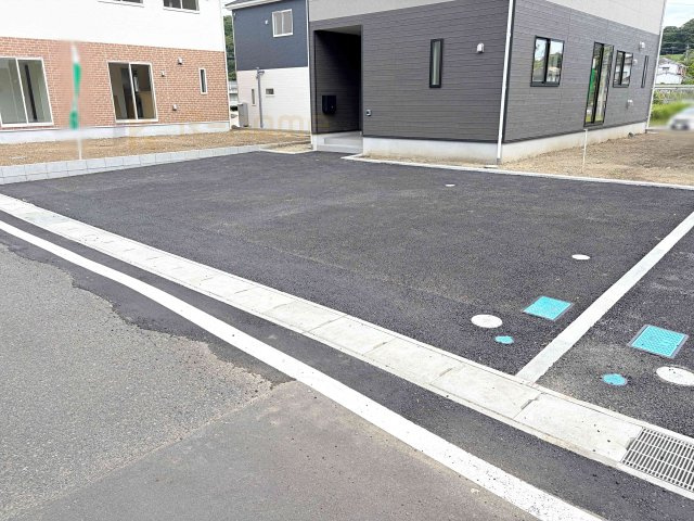 常陸太田市増井町第1　新築戸建て　2号棟の駐車場|カースペースは2台お停めいただけます♪