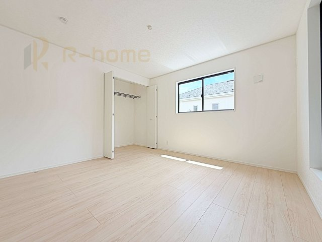 常陸太田市増井町第1　新築戸建て　2号棟の洋室|お部屋のサッシにはペアガラスを採用、高い断熱性による省エネと結露対策に有効です♪