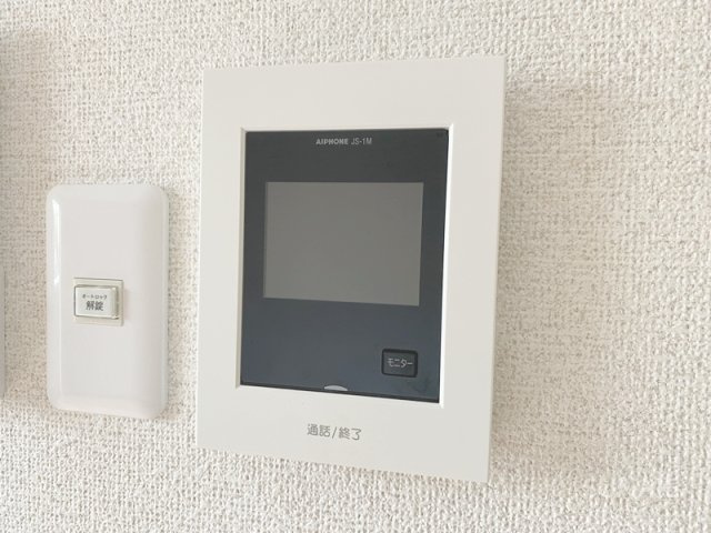 グランデ指扇のセキュリティ|モニター付きインターホンで安心！