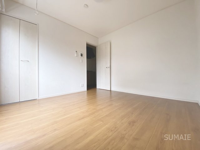 グランデ指扇の洋室|シンプルな内装です！