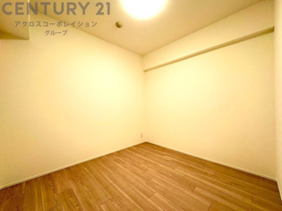 子供部屋…創造性や成長を促す遊びの空間を提供。学習や趣味に集中できる環境を整えます。個別のプライベートスペースは自己表現と自立心を育み、心地よい睡眠環境を整えリラックスできる場所を提供。