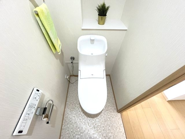 センチュリースクエア香久山　ウエストスクエアのトイレ|潔感あふれるシンプルで機能的なトイレです。温水洗浄便座付きで毎日を快適に過ごせます。