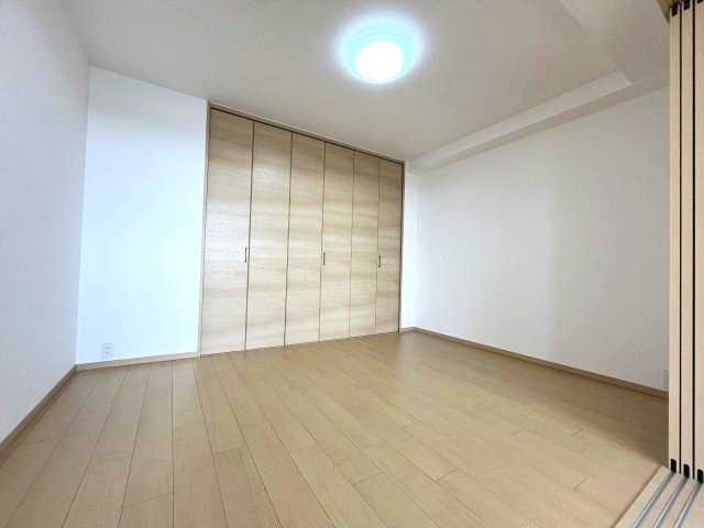 センチュリースクエア香久山　ウエストスクエアの洋室|リビング横の洋室は間仕切り対応可能となっており場面に合わせて使えます！