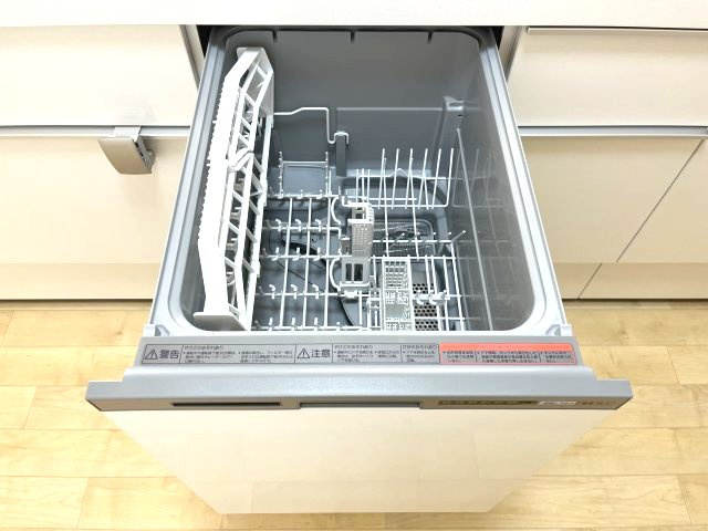 センチュリースクエア香久山　ウエストスクエアのキッチン|食器を手洗いする必要が無いので肌荒れの心配がなくなります。