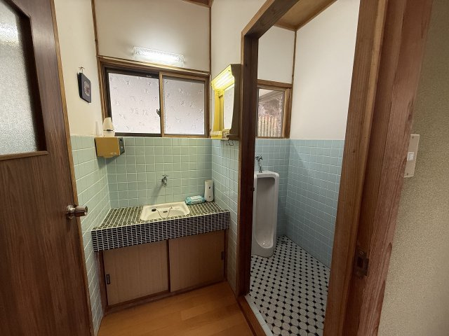 世知原町岩谷口戸建の洗面所|渡り廊下隣洗面台