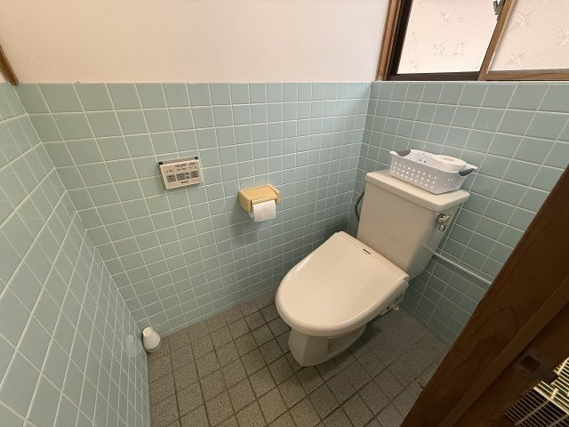 世知原町岩谷口戸建のトイレ|渡り廊下側トイレ