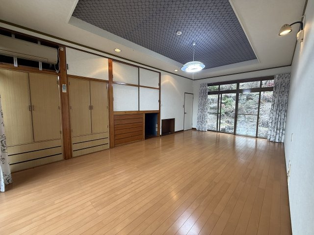 世知原町岩谷口戸建の洋室|洋室１３．５帖