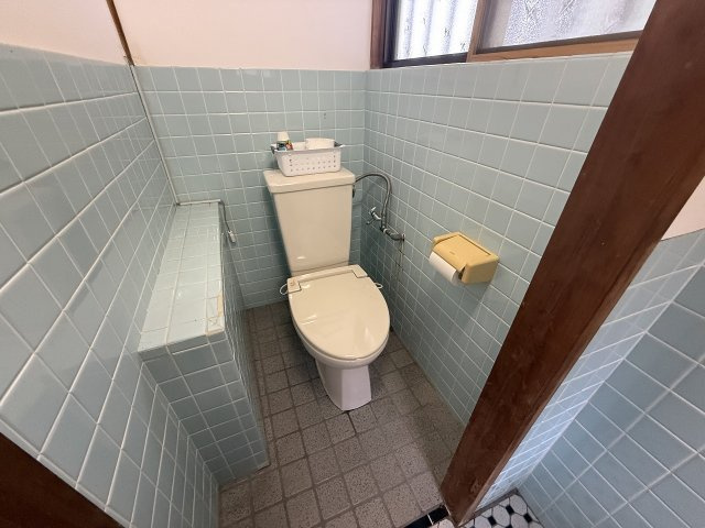 世知原町岩谷口戸建のトイレ|西側トイレ