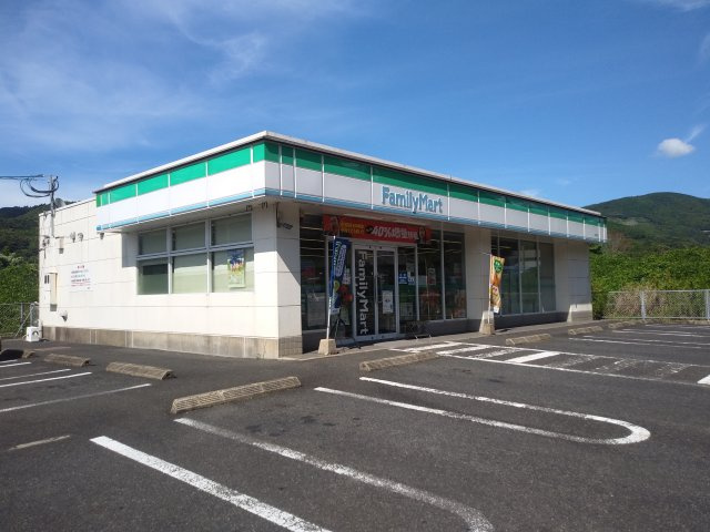 世知原町岩谷口戸建の周辺|ファミリーマート吉井店