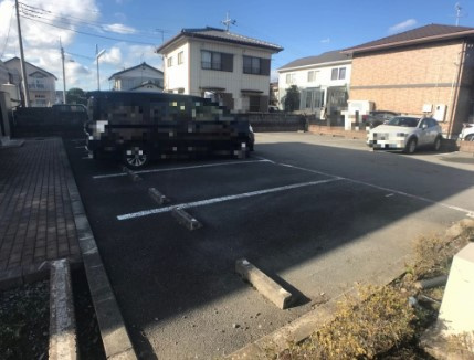 グローリアの駐車場