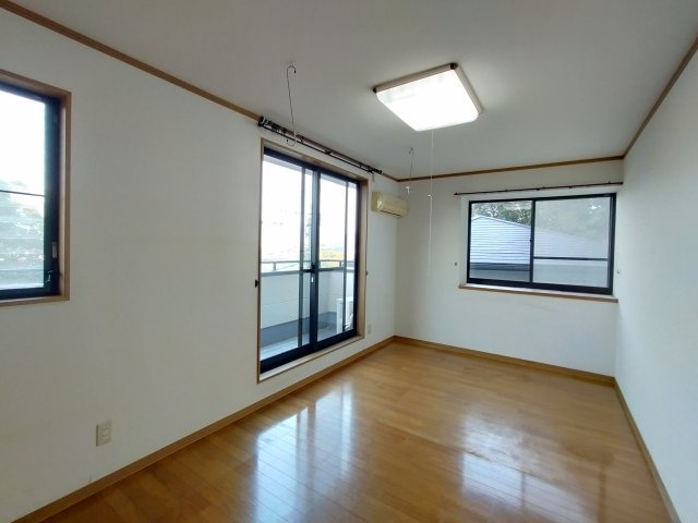 東浜町一戸建の洋室