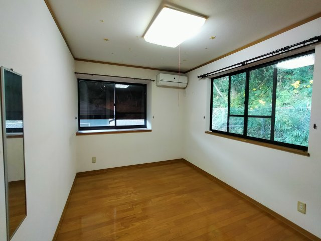 東浜町一戸建の洋室