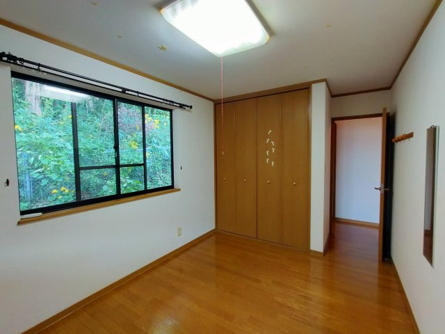 東浜町一戸建の洋室