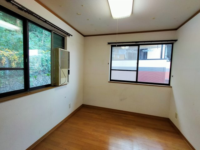 東浜町一戸建の洋室
