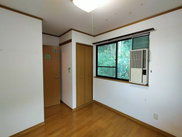 東浜町一戸建の洋室