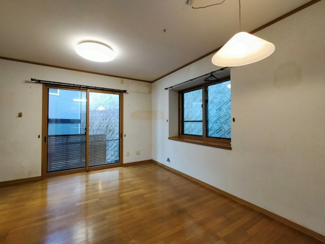 東浜町一戸建の洋室