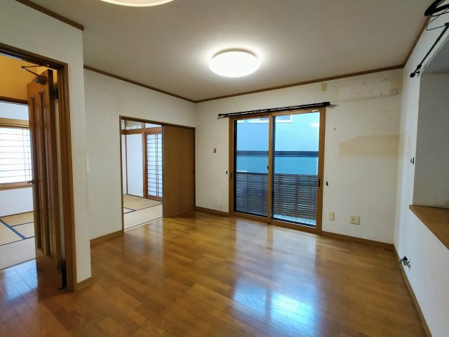 東浜町一戸建の居間・リビング