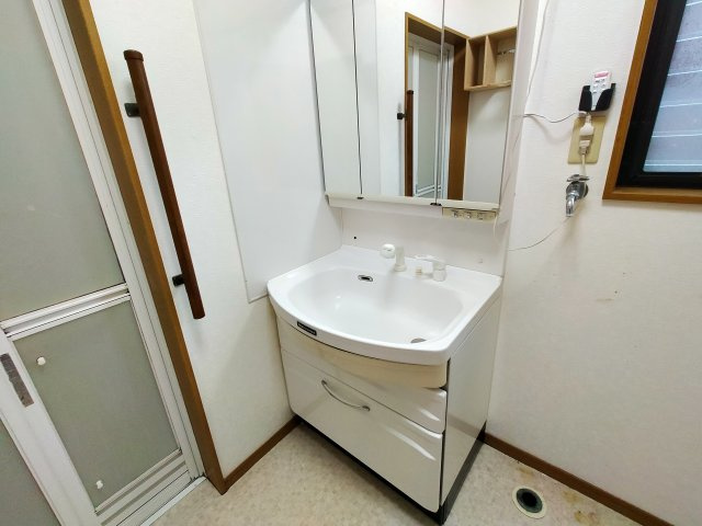 東浜町一戸建の独立洗面台