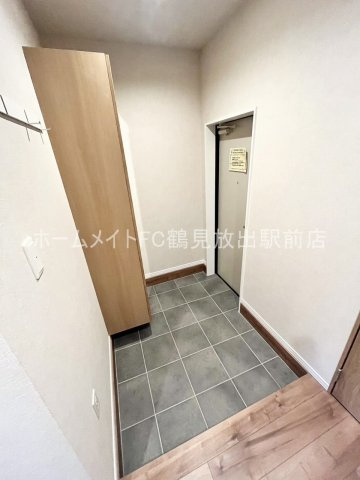東大阪市稲田本町１丁目のアパートの玄関