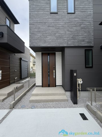 秦野市第2曽屋　新築戸建　全9棟5号棟の玄関