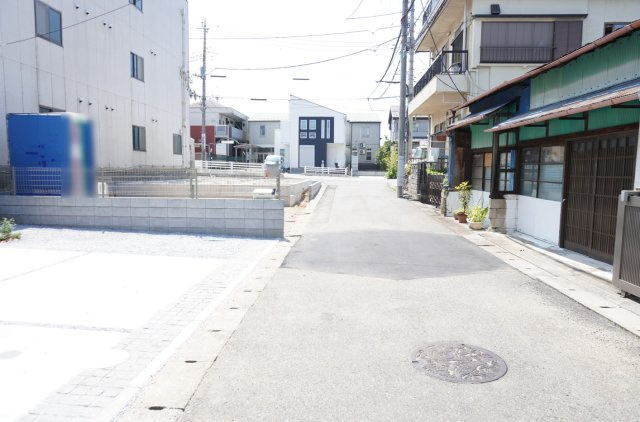 越谷市東越谷2丁目 新築分譲住宅 全2棟 2号棟の前面道路含む現地写真