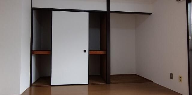 長島ビルの寝室
