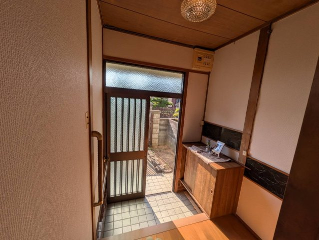山手5丁目貸家の玄関