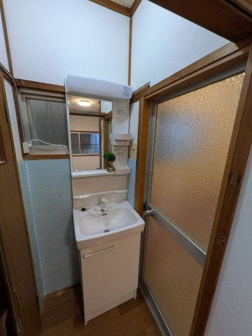 山手5丁目貸家の洗面所