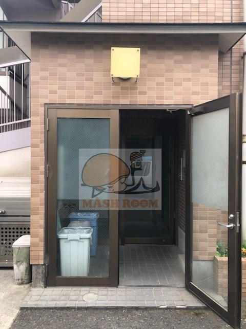 イレーヌマンションのエントランス